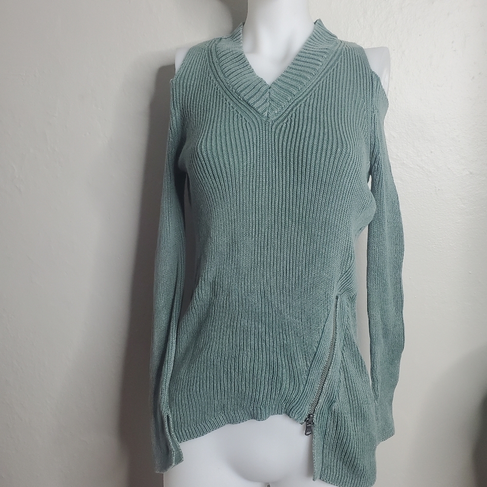 Rock & Republic || Green Cold Shoulder Asymmetrical Sweater